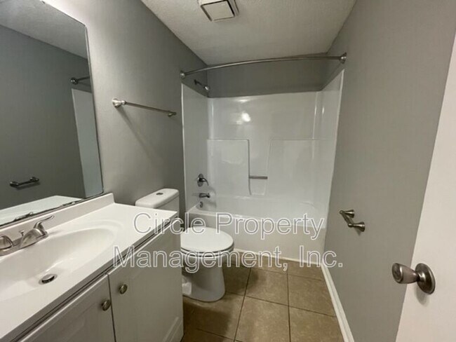 Building Photo - 111 Claybill Dr