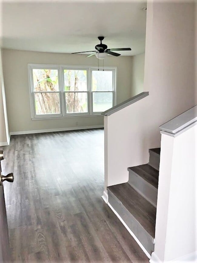 Building Photo - 201 Westbrooke Court #2