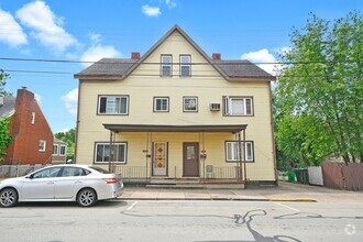 Building Photo - 1349 Main St