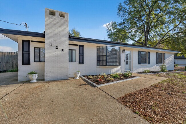 Foto del edificio - 420 Paradise Rd