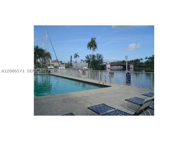 Foto del edificio - 1740 NW N River Dr