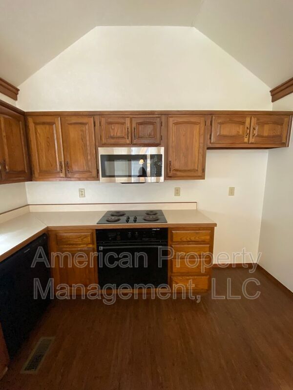 Building Photo - 7704 S Hudson Ave