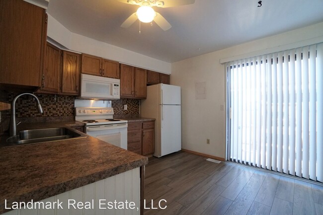 Building Photo - 2 br, 1.5 bath House - 7644 Lexington Mano...