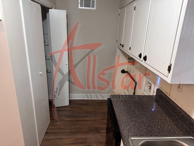 Building Photo - 3035 Greenbriar Cove W