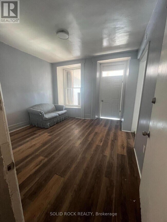 Photo du bâtiment - 89 King St W