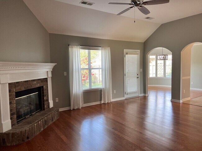 Foto del edificio - 455 Lewis Fairway Cir