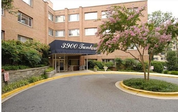 Building Photo - 3900 Tunlaw Rd NW