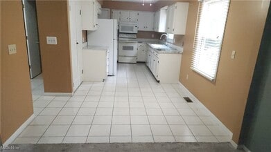 Building Photo - 7021 Longview Dr