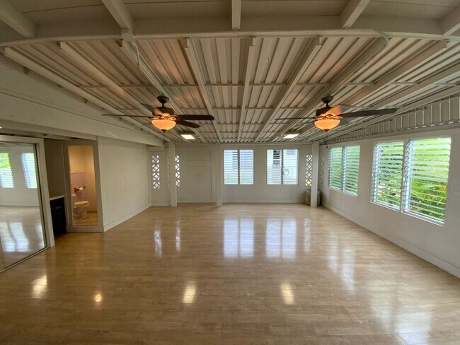 Foto del edificio - SINGLE FAMILY HOME IN KAILUA
