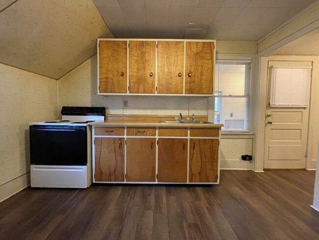 Building Photo - One-bedroom apartment for rent in Kalamazo...