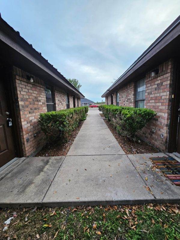 Foto principal - 1301 W Carmen Ave