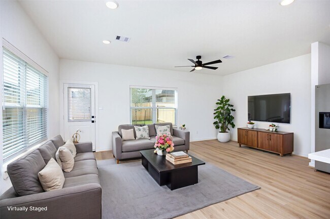 Foto del edificio - 1939 Longmire Villas Ct