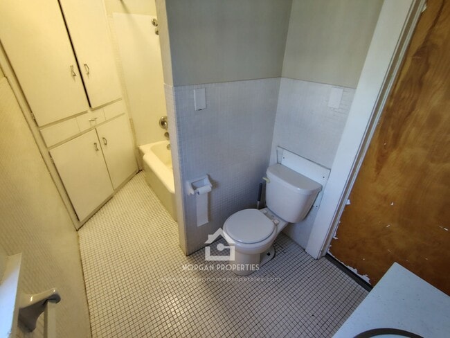 Building Photo - 1214 E 18th St