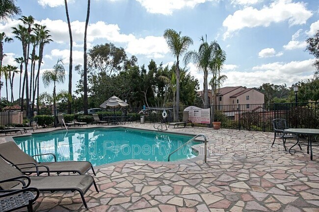 Foto del edificio - 7180 Shoreline Dr