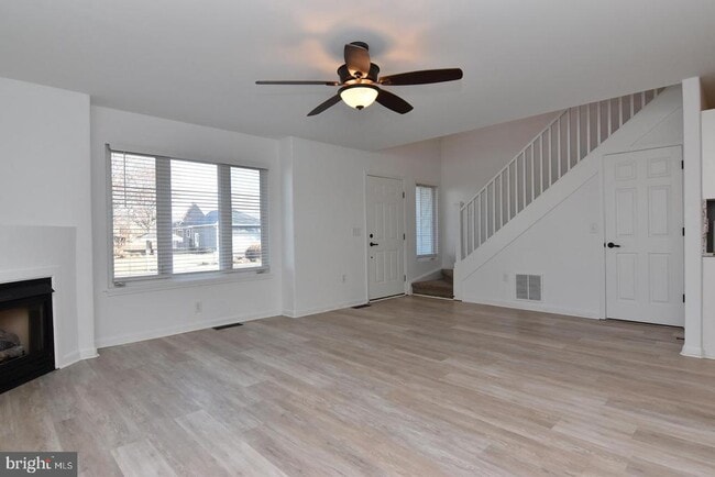 Building Photo - 117 Lakeside Dr