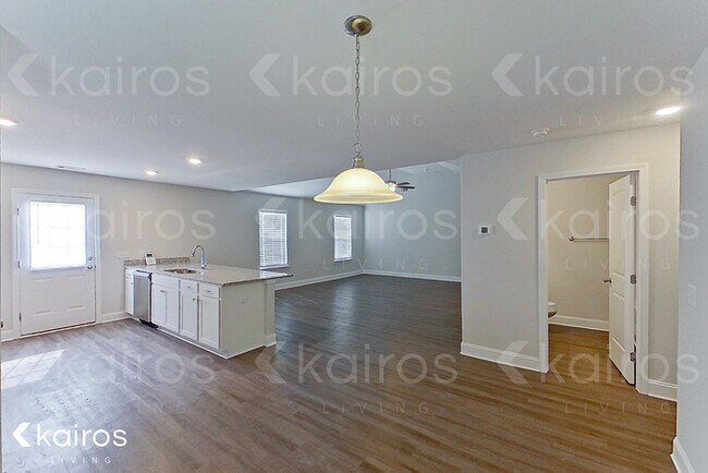 Building Photo - 102 Dawn Ct.