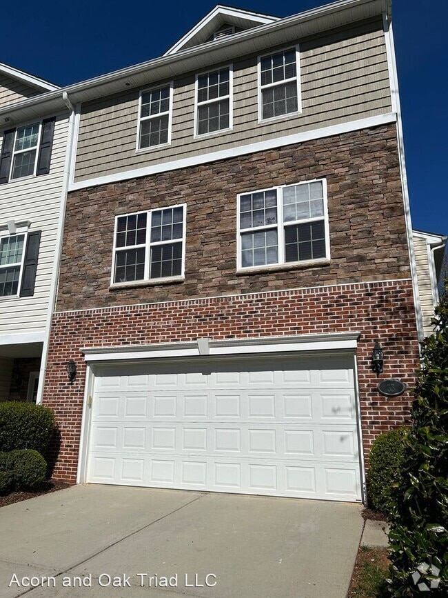 Willoughby Crest Townhomes Apartments under 2,500 Greensboro, NC 3