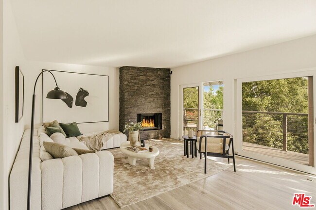Building Photo - 2753 La Cuesta Dr