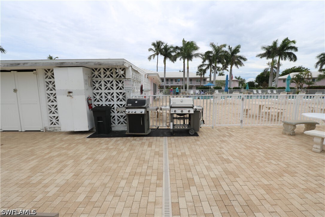 Foto del edificio - 190 N Collier Blvd