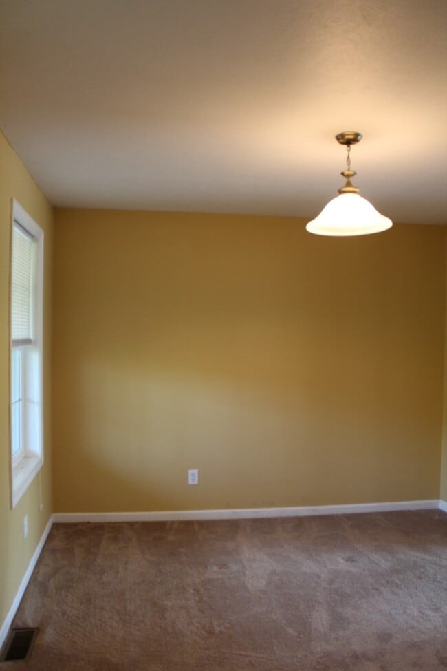 Building Photo - 4 Bed 3.5 Bath with a Inground Pool