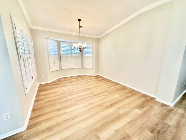 Foto del edificio - Recently Updated Two Bedroom Home in Sun C...