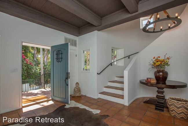 Building Photo - 396 Las Alturas Rd