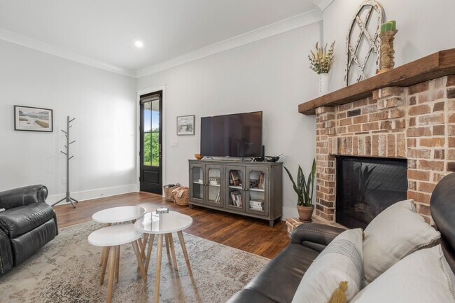 Foto del edificio - 164 Markham Dr