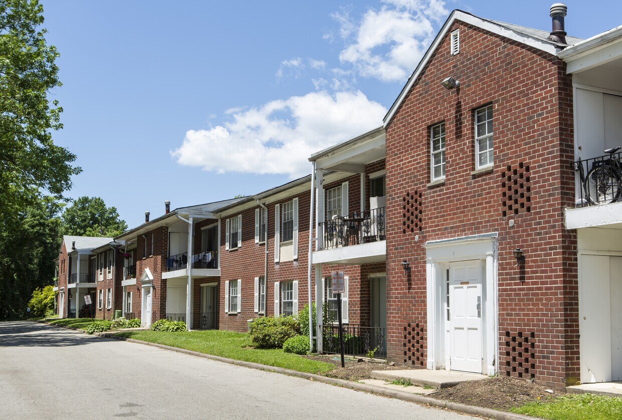 Delmont Apartments Wayne, PA