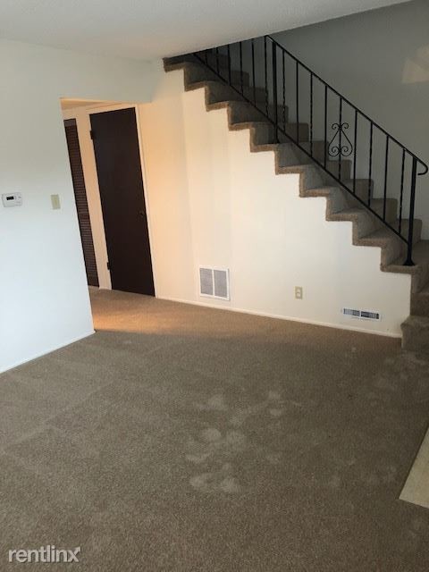 Building Photo - 675 Camelot Dr