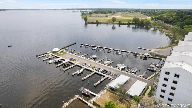 Foto del edificio - 2964 Lakeshore Dr