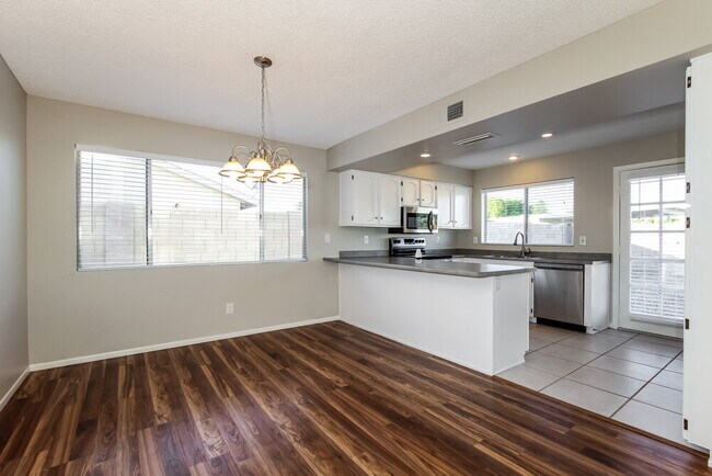 Building Photo - 7102 W Palo Verde Ave