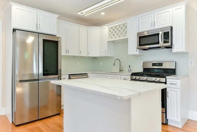 Building Photo - 31 Chipman St