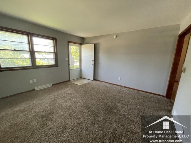 Building Photo - 911 Castlewood Avenue Apartment B