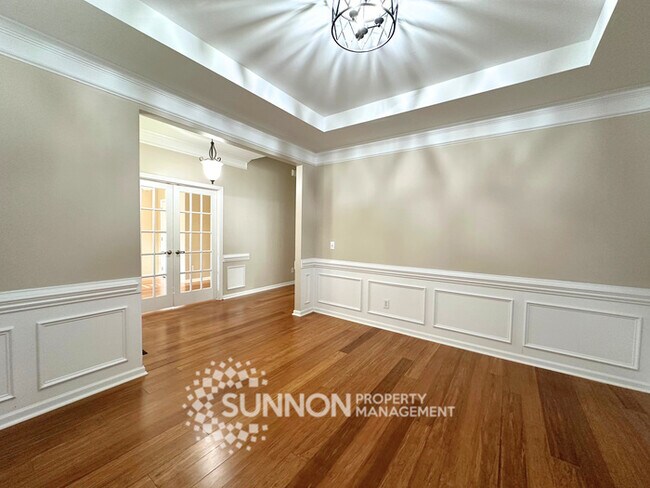 Foto del edificio - Charming 3-Bedroom Ranch with Sunroom & Wo...