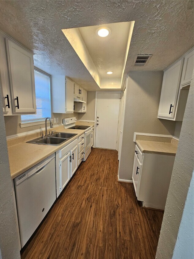 Building Photo - 2714 Lower Valley Dr