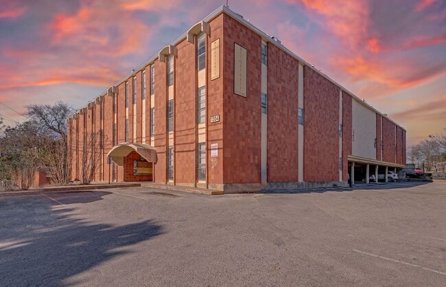 Building Photo - The Campus Edge Apartments