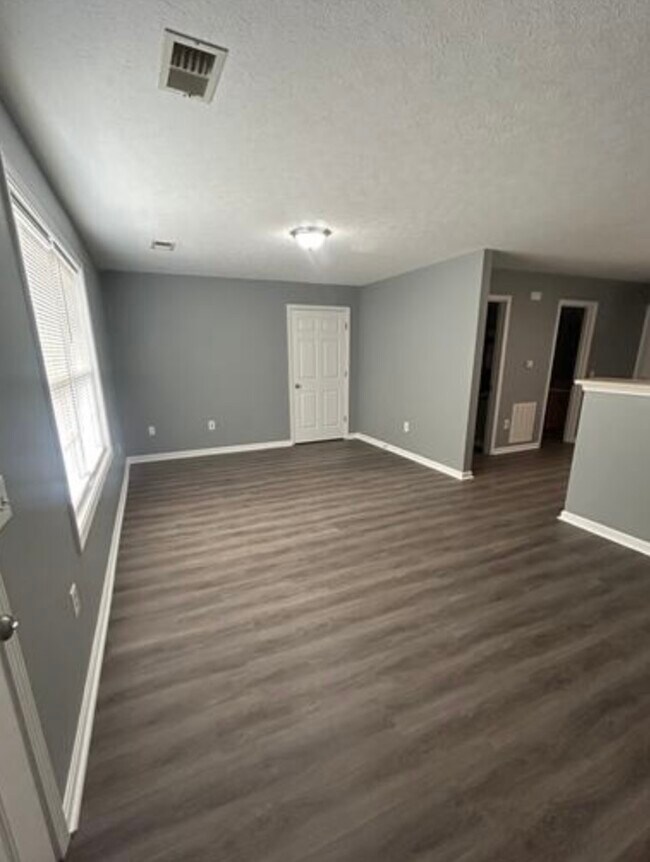 Building Photo - 466 Springfield Rd