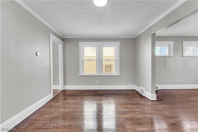 Foto del edificio - 4486 W 42nd St