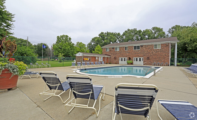 Sundeck - Brittany Park Apartments