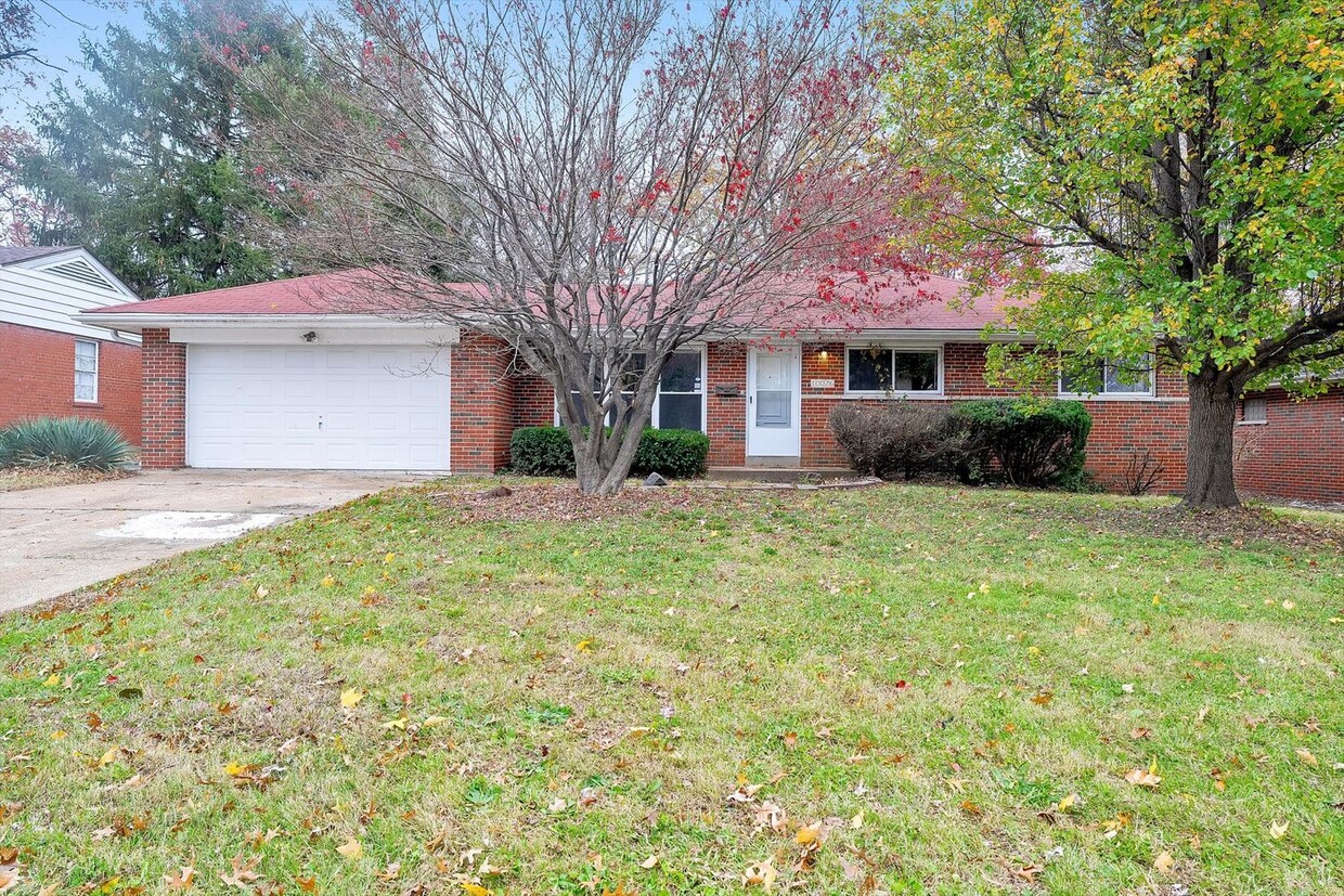 Primary Photo - Gorgeous 3 Bedroom 1 1/2 Bath Home in Nort...