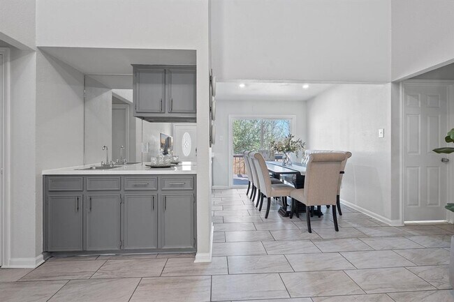 Building Photo - 1002 Parkside Cir