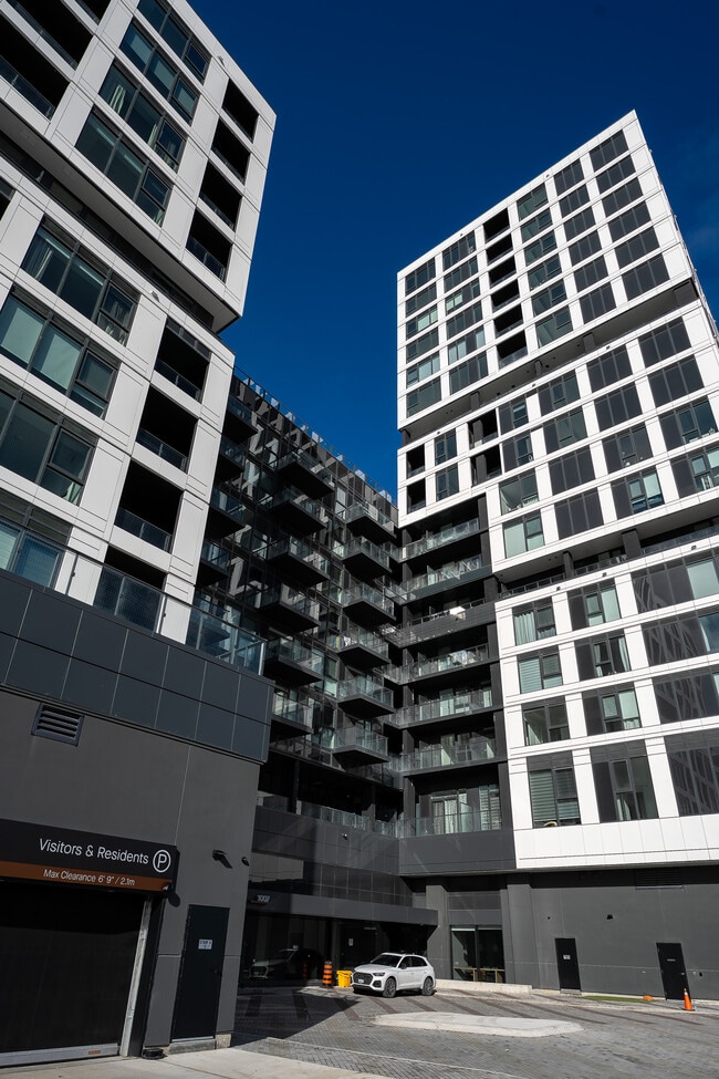 Building Photo - 1007 The Queensway