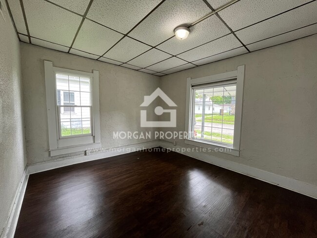 Building Photo - 1418 W 5th St