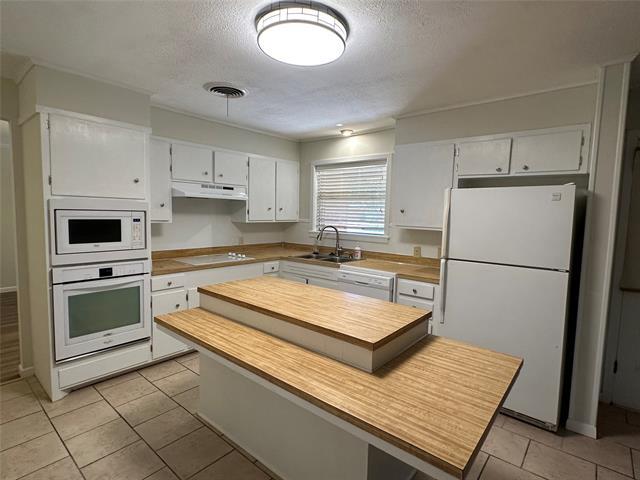 Building Photo - 2409 Sylvan Dr