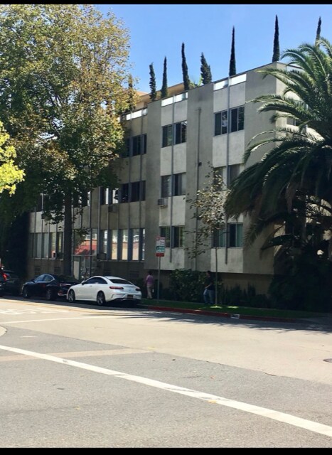 Frente del edificio (puerta de entrada de seguridad) - 9480 Charleville Blvd