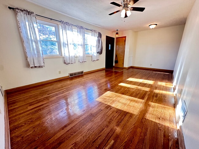 Photo - 8506 Izard St House