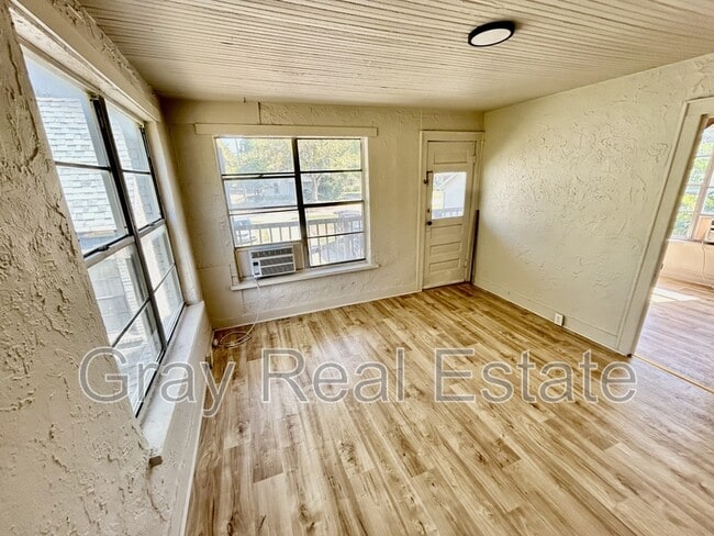 Building Photo - 907 1/2 S Stockton