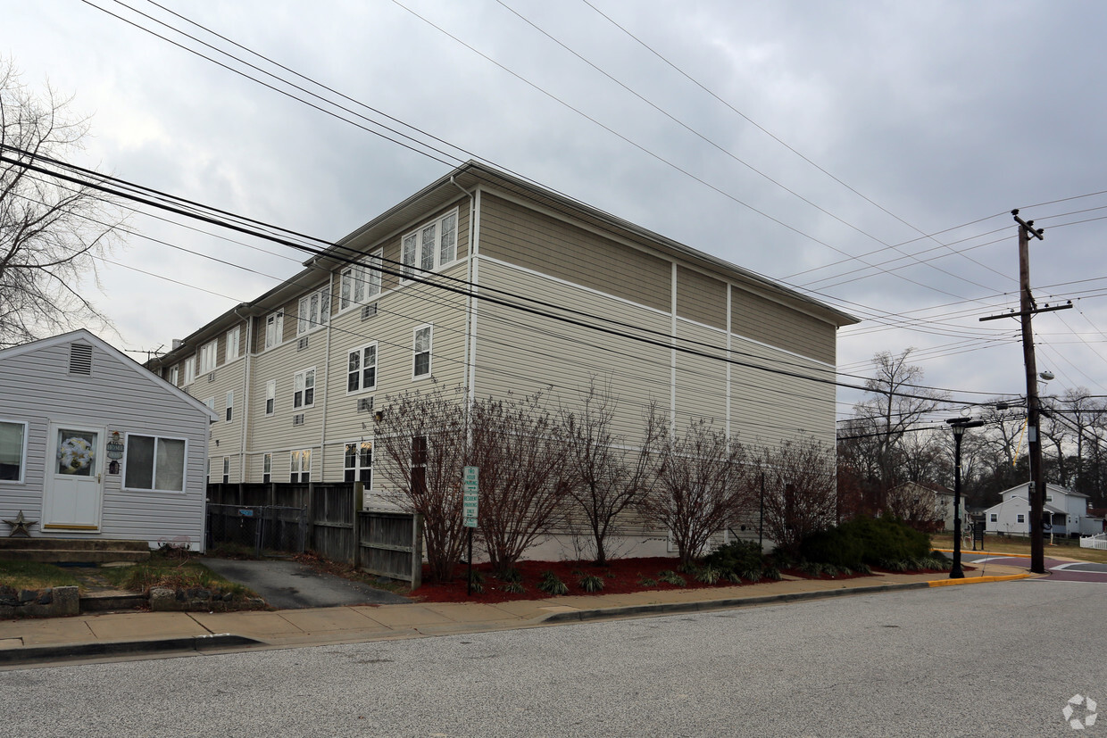 Building Photo - Town Center Apartments