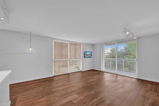 Building Photo - 2 br, 2 bath Condo - 1688 West Ave Apt 209...