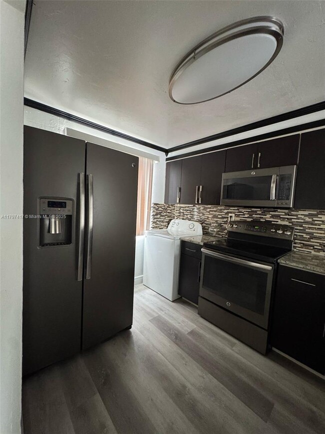 Foto del edificio - 10800 NW 7th St